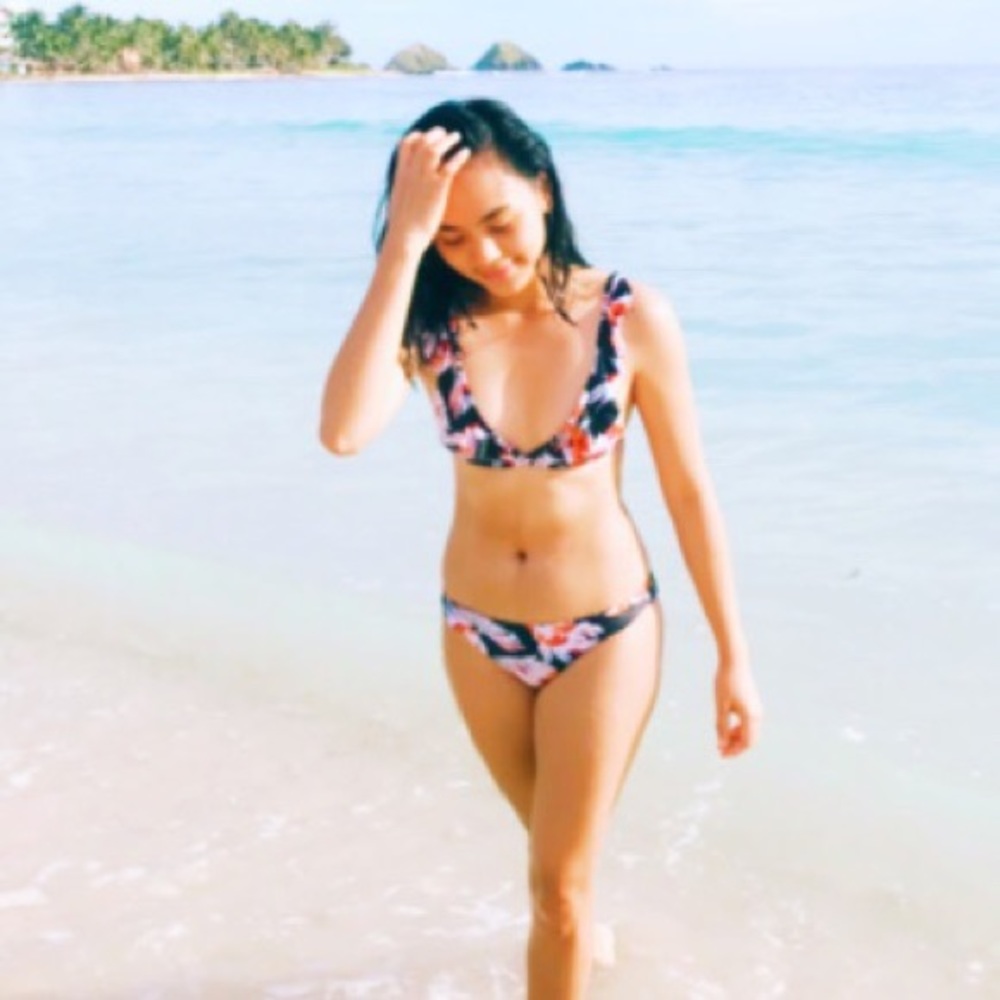 ✨HP!✨ Ruffle Floral Bikini - Picture 5 of 8